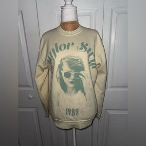 Authentic‎ Taylor Swift 1989 Crew Neck Womens Medium Vault Photo Sweatshirt NWOT
